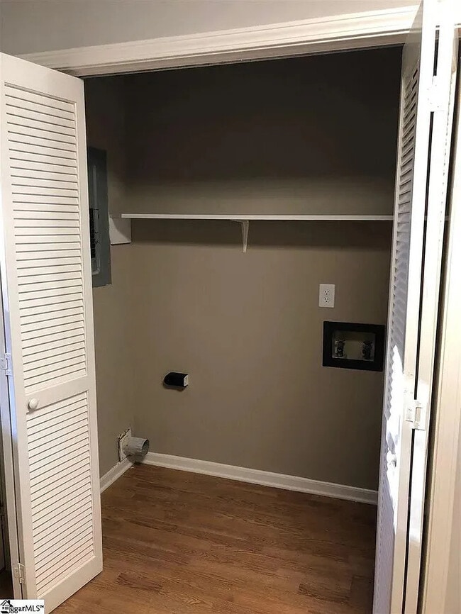 Building Photo - 100 Buttercup Way