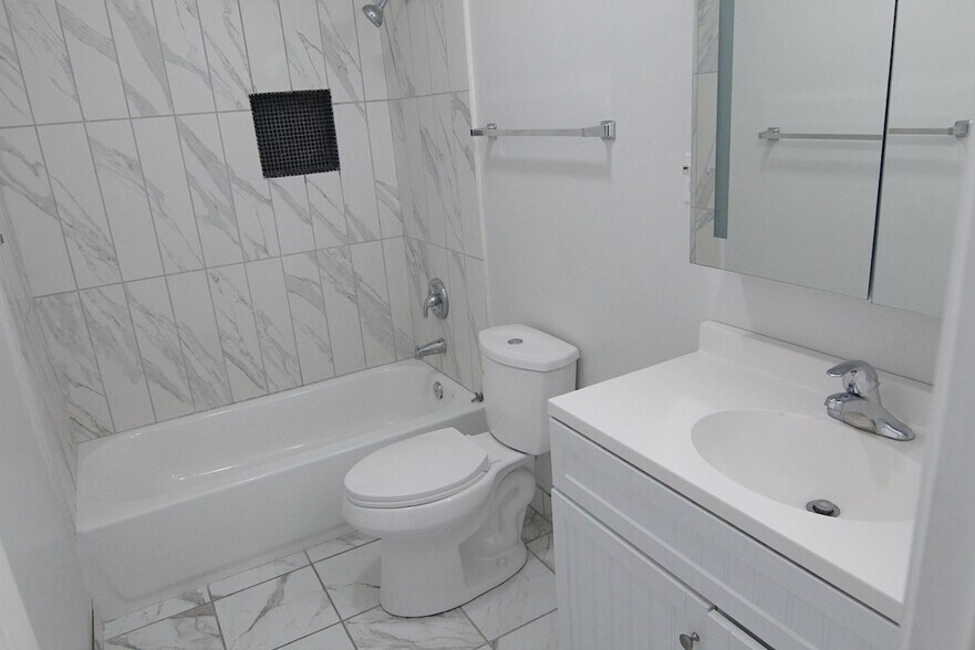 Building Photo - 3247 W Century Blvd