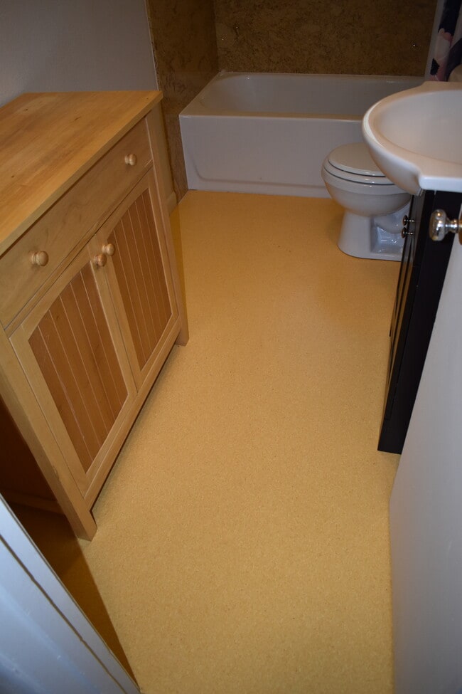 Building Photo - 7117 Pleasants Valley Rd