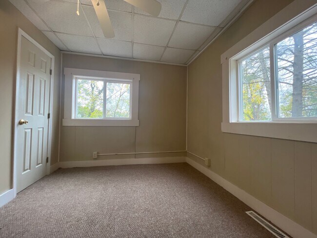 Building Photo - 150 Wellen Ave