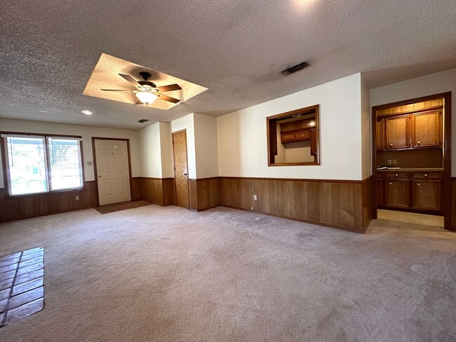 Building Photo - 9716 Orlando Ave