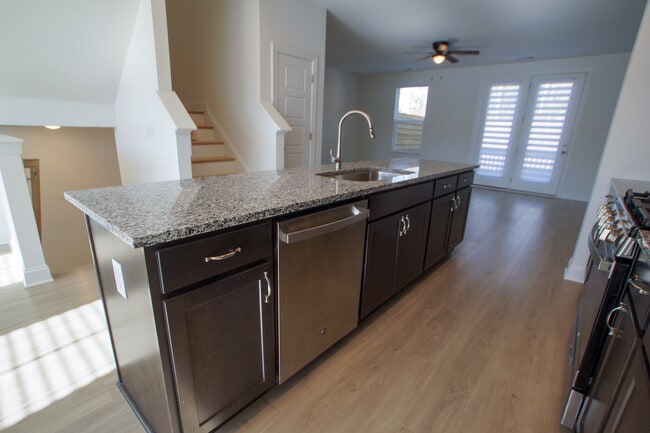 Building Photo - 2024 Eva Pearl Dr