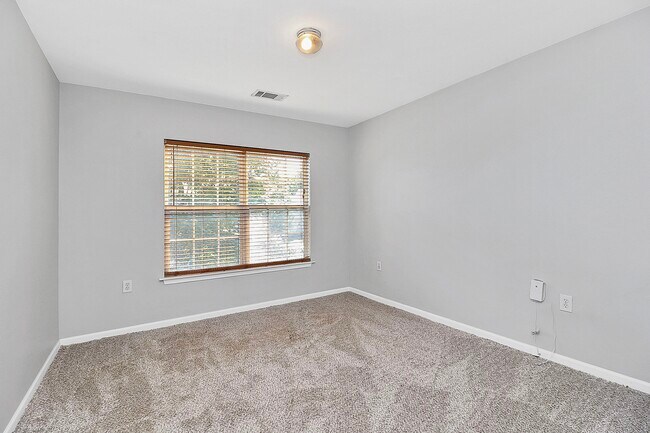 Building Photo - 115 Hunslet Cir