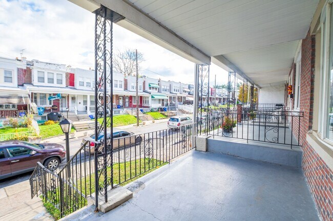 Building Photo - LaSalle Home with Three Bedrooms and Den