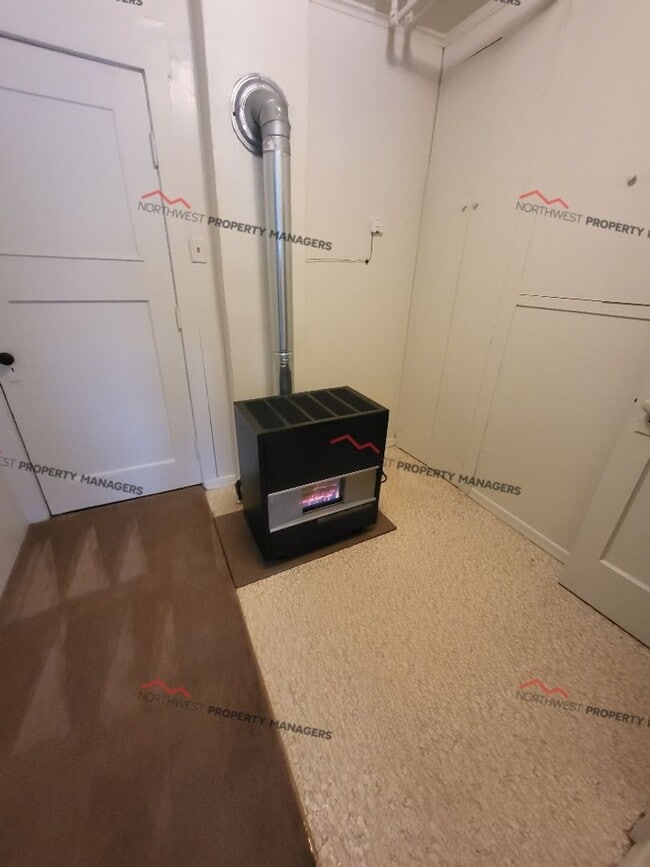 Building Photo - r139d