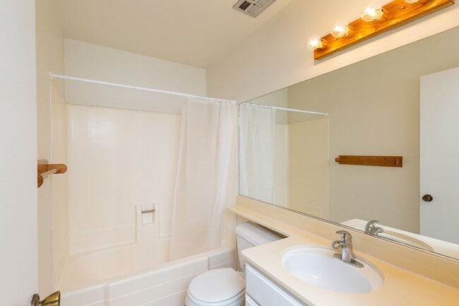 Building Photo - Single Story 3 Bed 2 Bath Home in Poway- Silverset Park