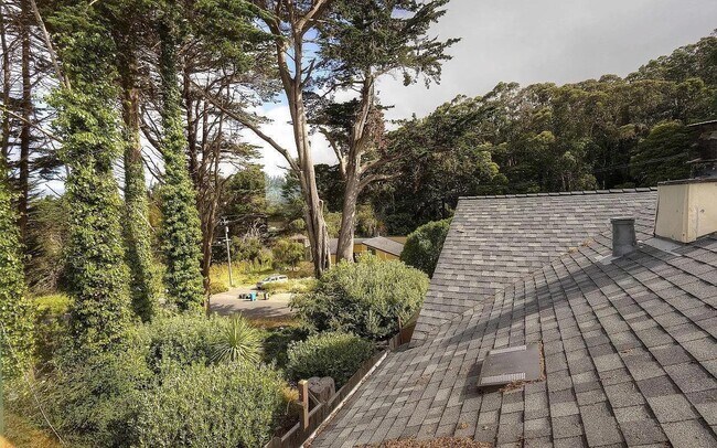 Building Photo - 1004 Acacia St