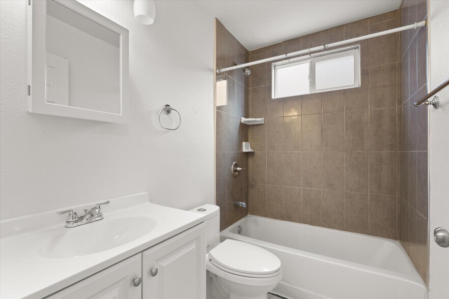 Building Photo - 7310 Roseberry Ave