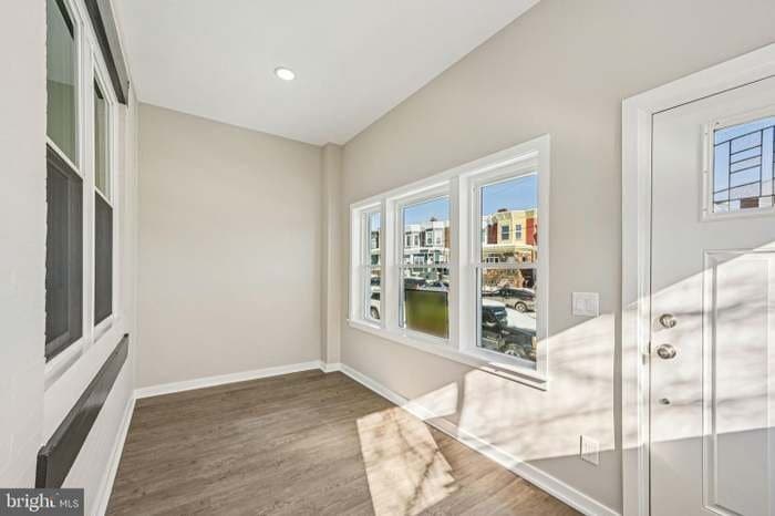 Building Photo - 914 S 54th St
