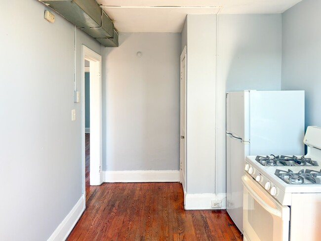 Building Photo - 922 Calwell Rd