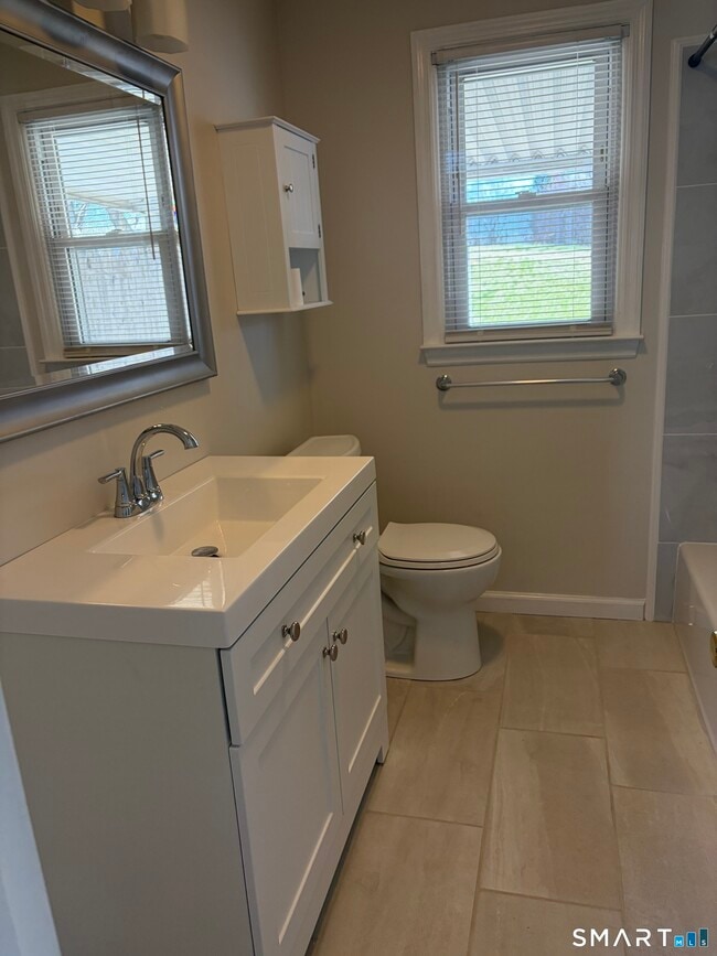 Building Photo - 123 Longview Ave