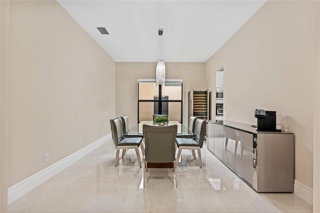 Building Photo - 9571 Eden Roc Ct
