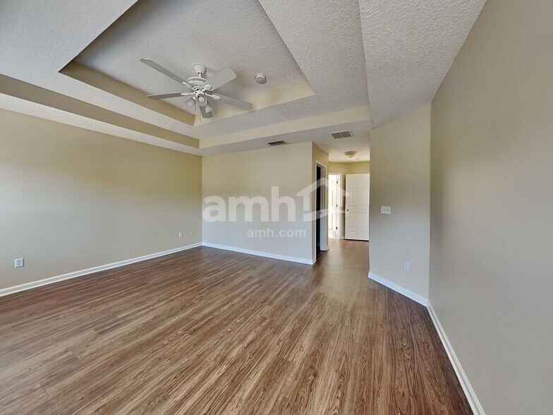 Building Photo - 2559 Coachman Lakes Dr