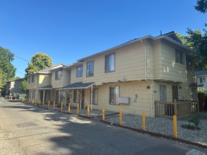 Building Photo - 2117 9th St