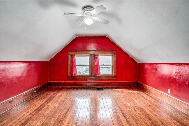 Building Photo - 908 E 31st St