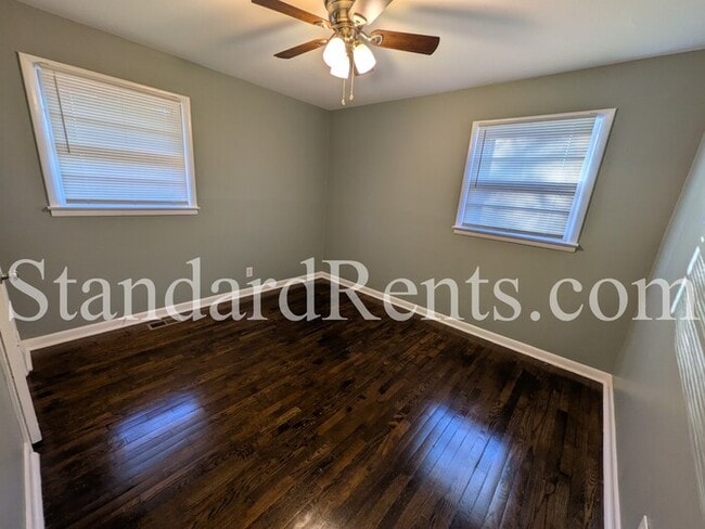 Building Photo - 129 Long Dr SW