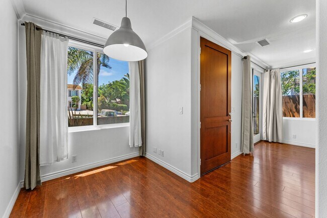 Building Photo - 4870 Santa Cruz Ave