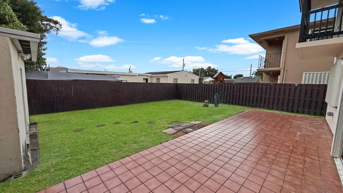 Building Photo - 8877 SW 36th St