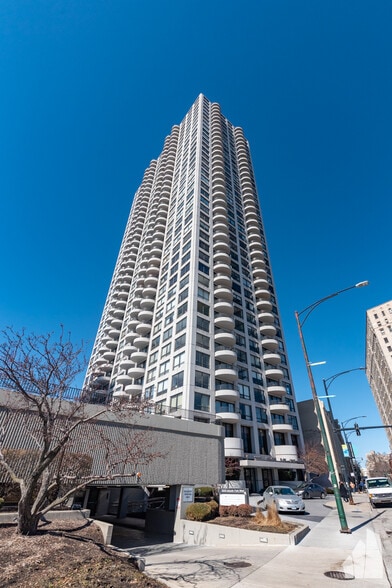 Building Photo - 2020 N Lincoln Park W