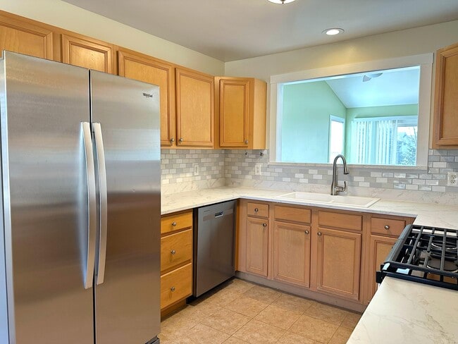 Building Photo - 460 Fox Ln