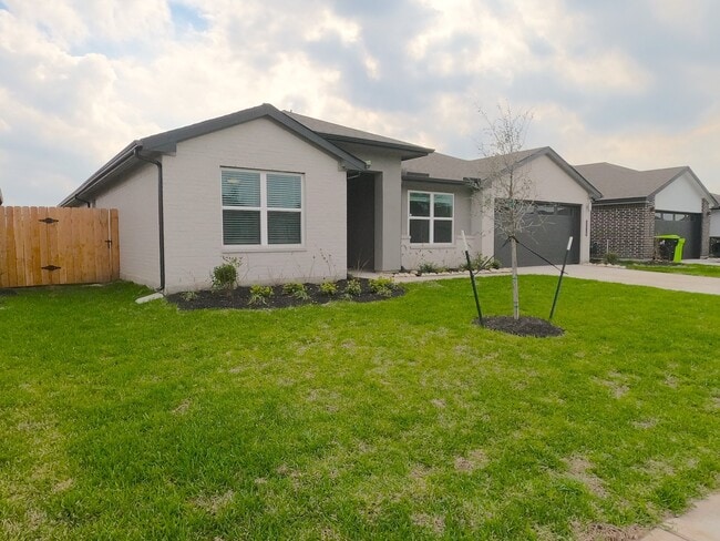 Building Photo - 1119 Hyde Lk Ln