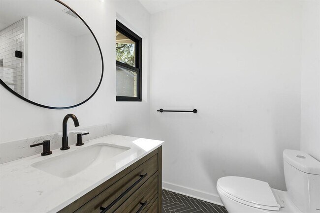 Building Photo - 5609 Mapleleaf Dr