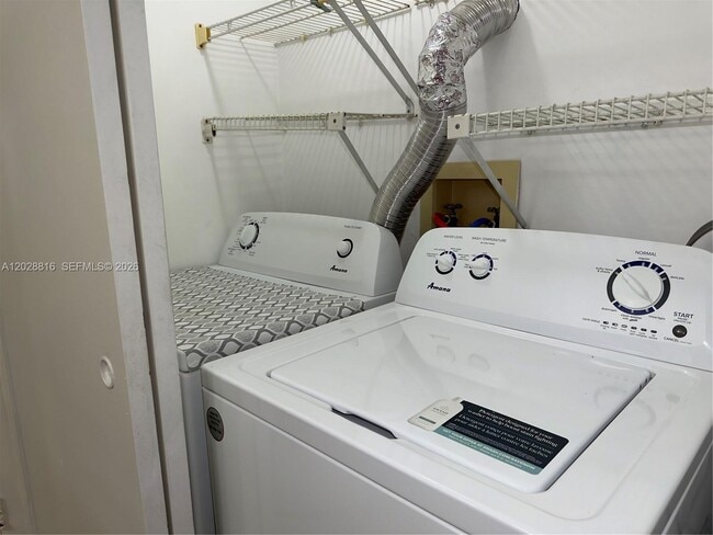 Building Photo - 10441 Mahogany Key Cir