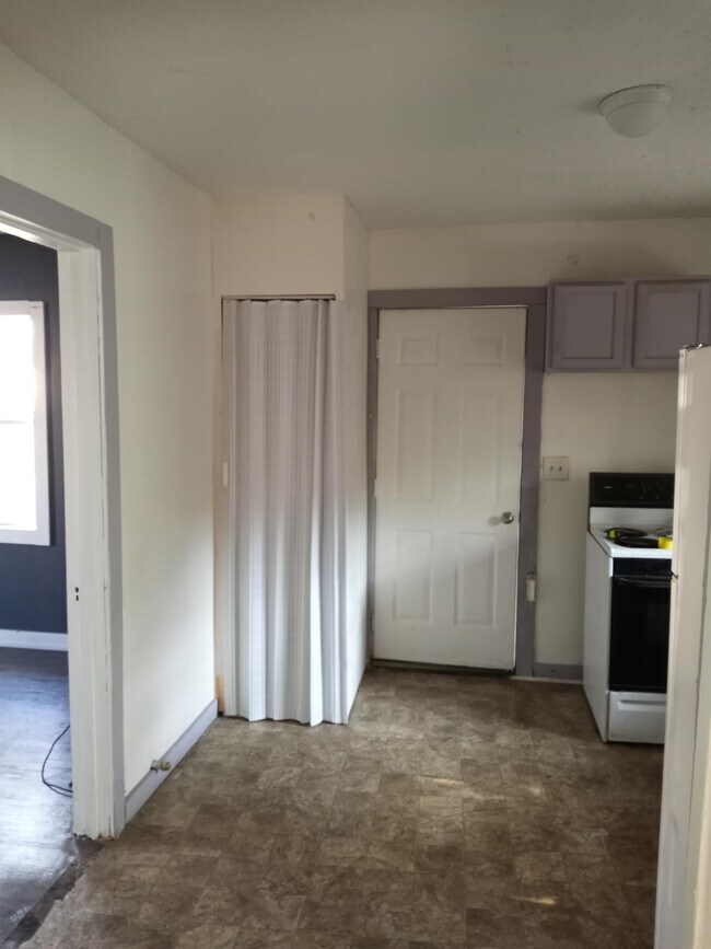 Building Photo - 210 Eisenhower St