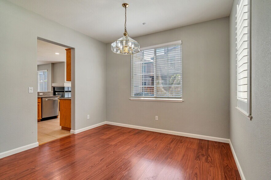Building Photo - 2171 Beech Cmn