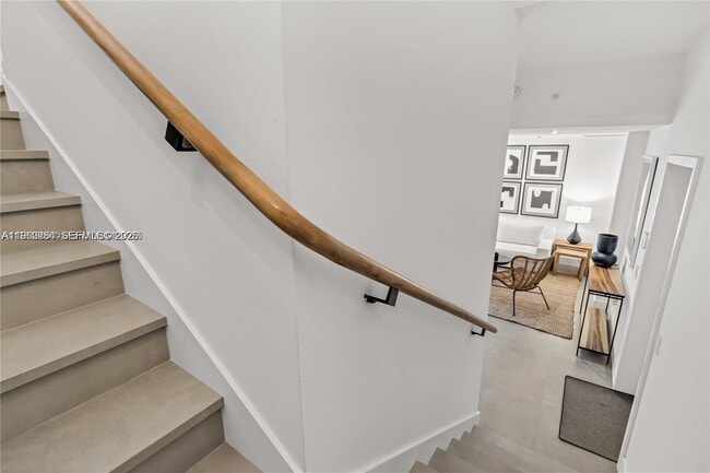 Building Photo - 650 NE 32nd St