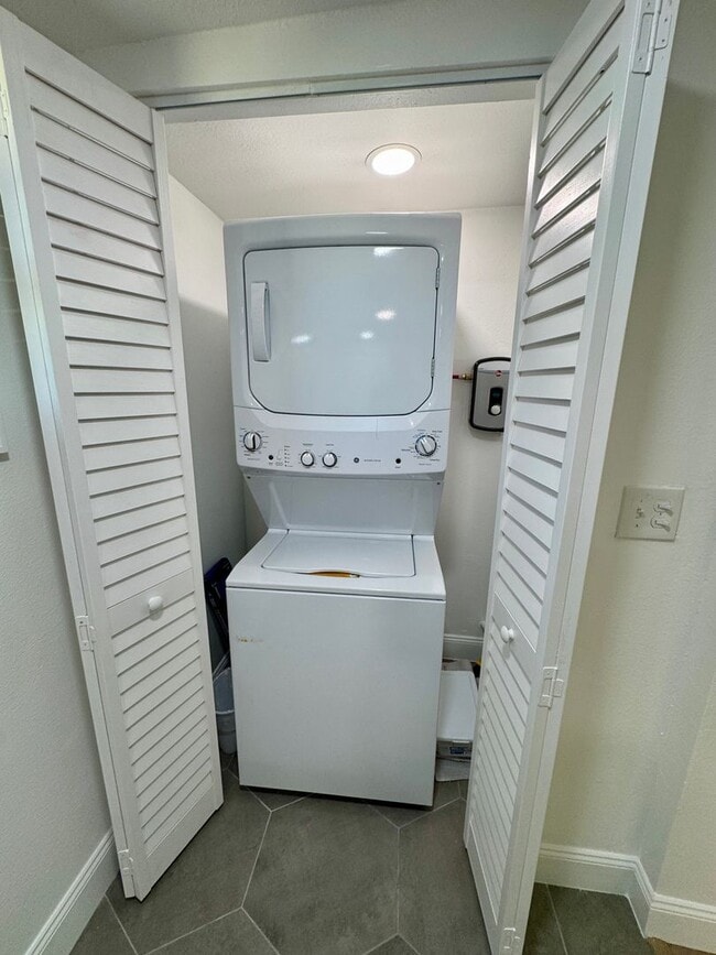 Building Photo - Fully Furnished Down Town Clermont Short Term Rental