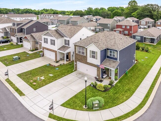 Building Photo - 324 Victory Cir