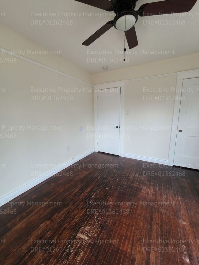 Building Photo - 3 bedroom/ 2 bathroom house located in East Bakersfield near a hospital and an elementary school.