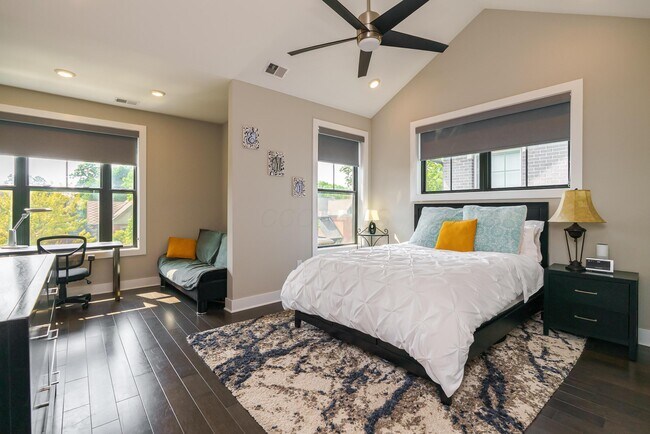 Building Photo - 1308 Forsythe Ave