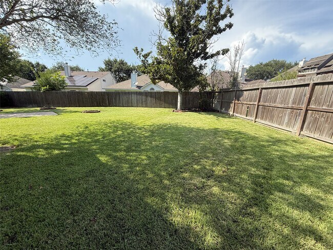 Building Photo - 11807 McKinney Falls Ct