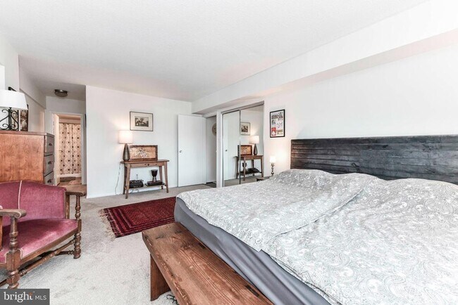 Building Photo - 1300 Army Navy Dr