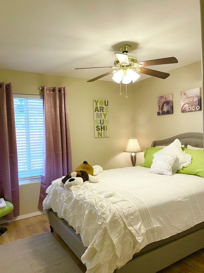 Building Photo - Best Deal in SW Bakersfield. Fully furnished home with a Pool