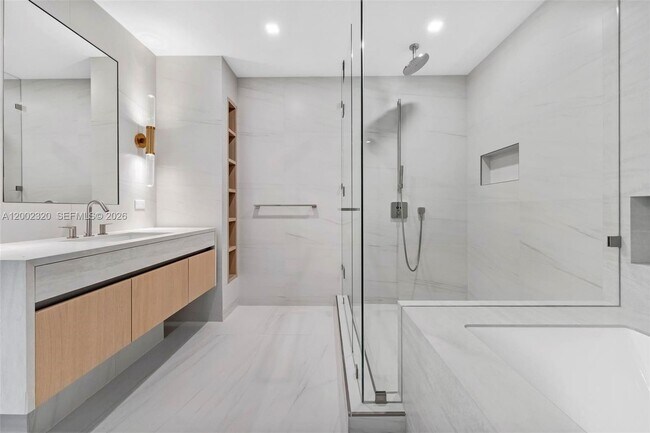 Building Photo - 900 N Ocean Blvd