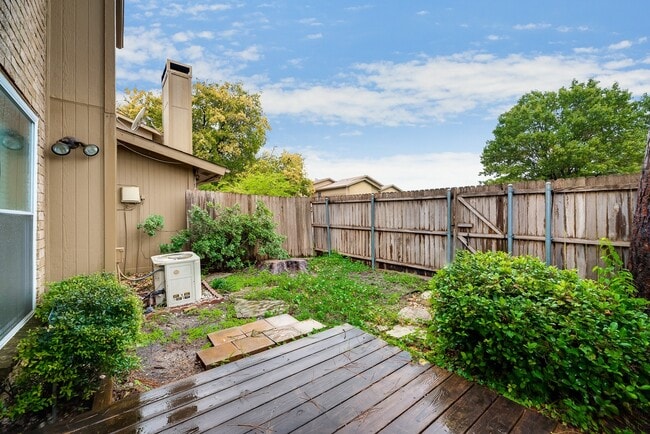 Building Photo - Great home on a corner lot!  Garland ISD
