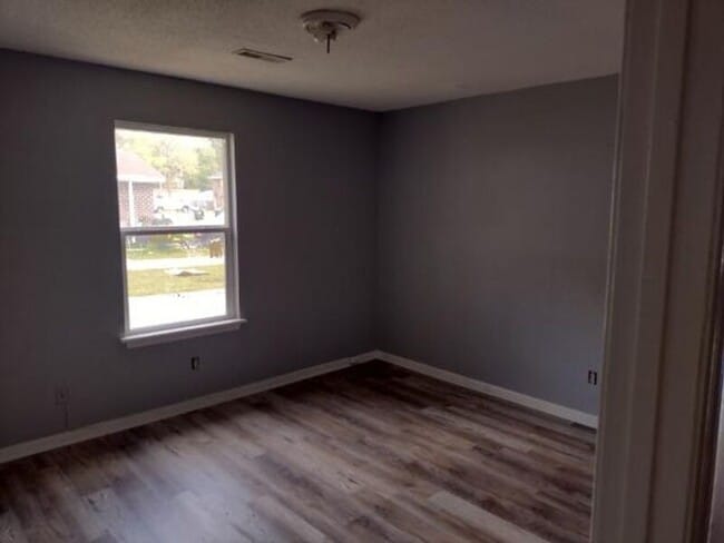 Building Photo - 124 Langley Dr