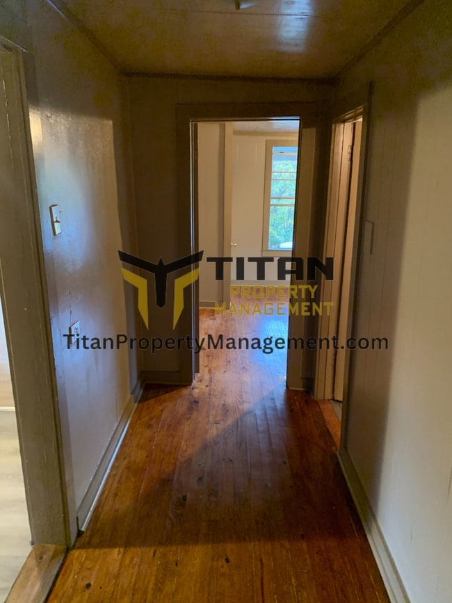 Building Photo - 2Bed/1Bath House