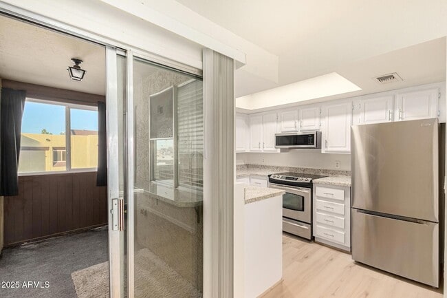 Building Photo - 461 W Holmes Ave