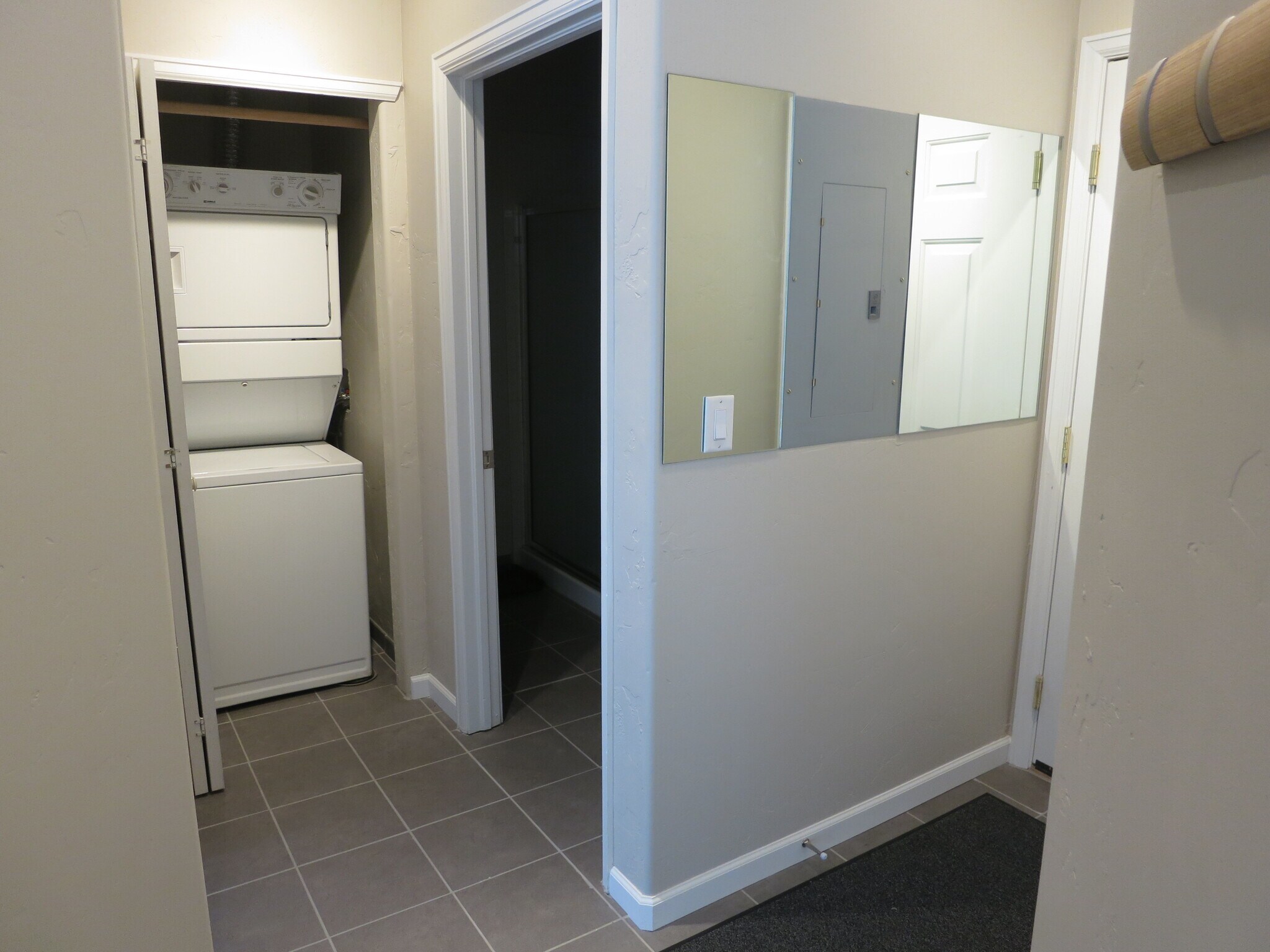 Building Photo - 2701 Midland Ave. Unit 614