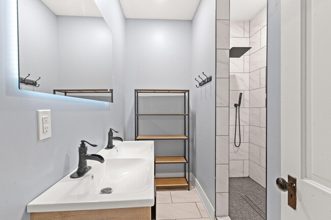 Building Photo - 640 Neil Ave