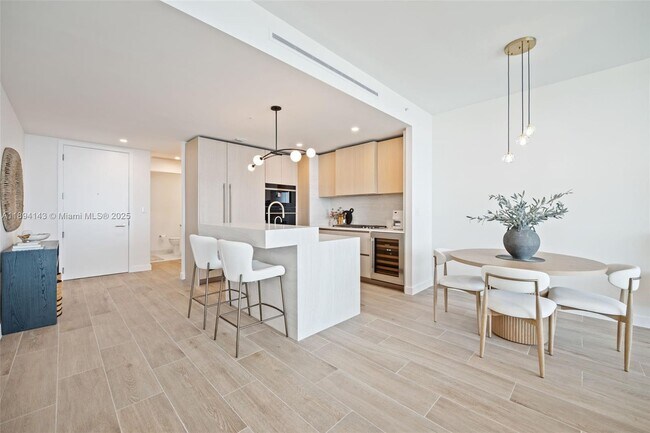 Building Photo - 900 N Ocean Blvd