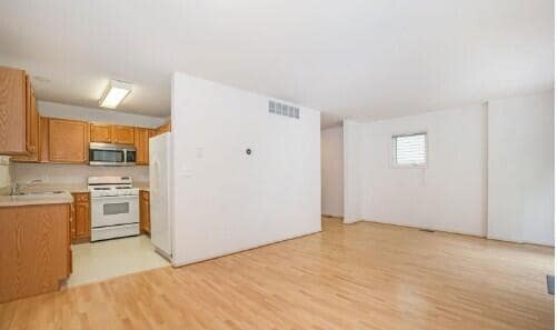 Building Photo - 905 Wildt St