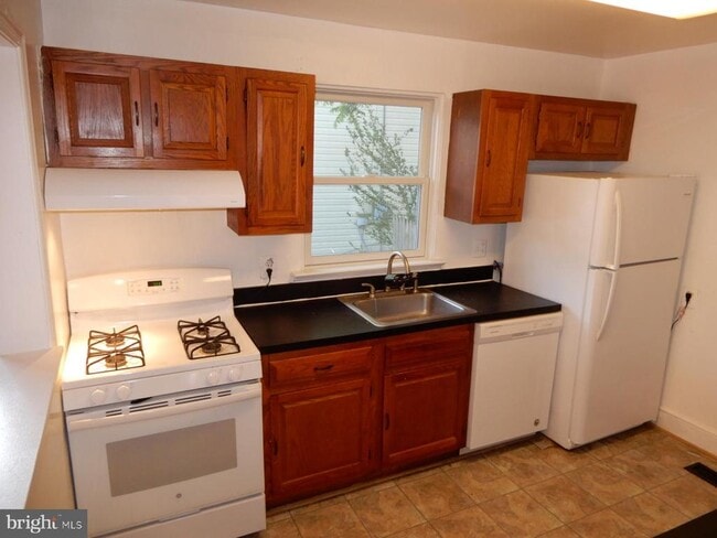 Building Photo - 2910 16th St S