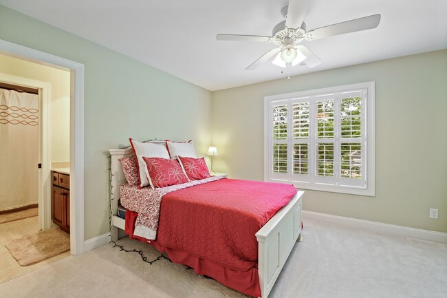 Building Photo - Stunning 4bd/3.5ba Home on Half-Acre Lot J...