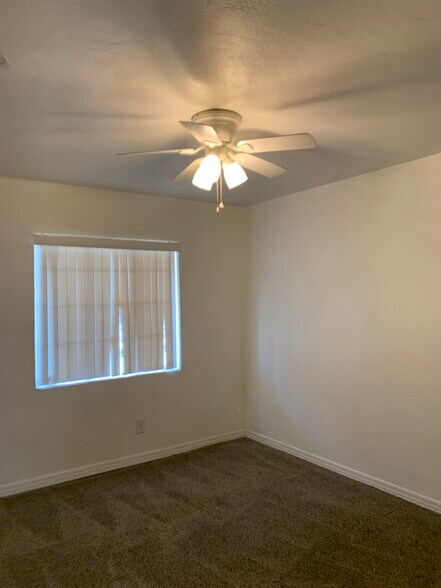 Building Photo - 1623 Thelma Ln