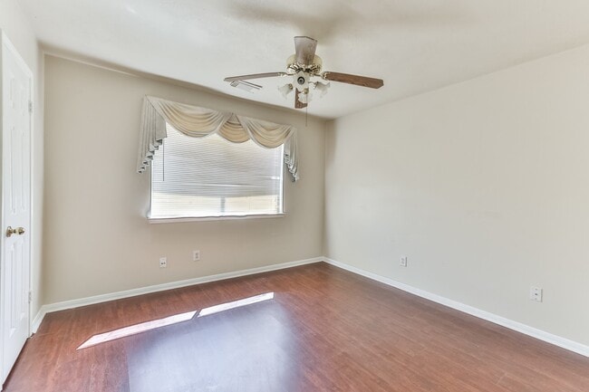 Building Photo - 8811 Earnestwood Dr